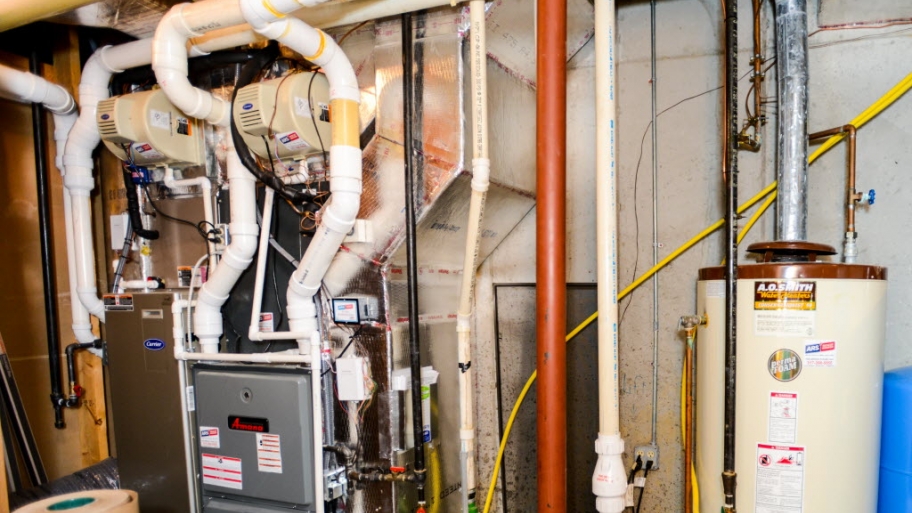 Furnace and HVAC system